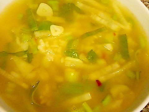 大根とかぶの葉のトムヤムご飯スープ